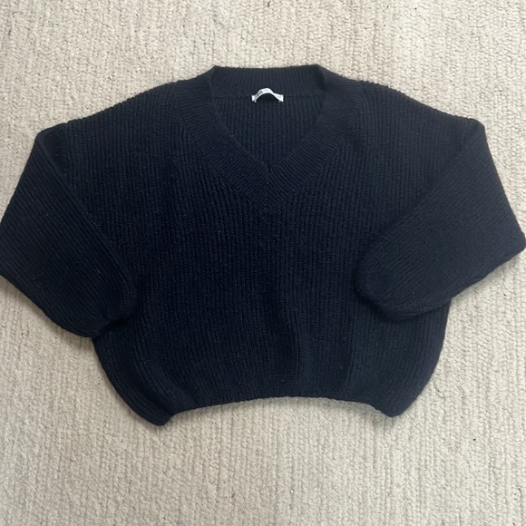 Zara Navy Oversized V Neck Sweater Sz. L - Picture 4 of 5
